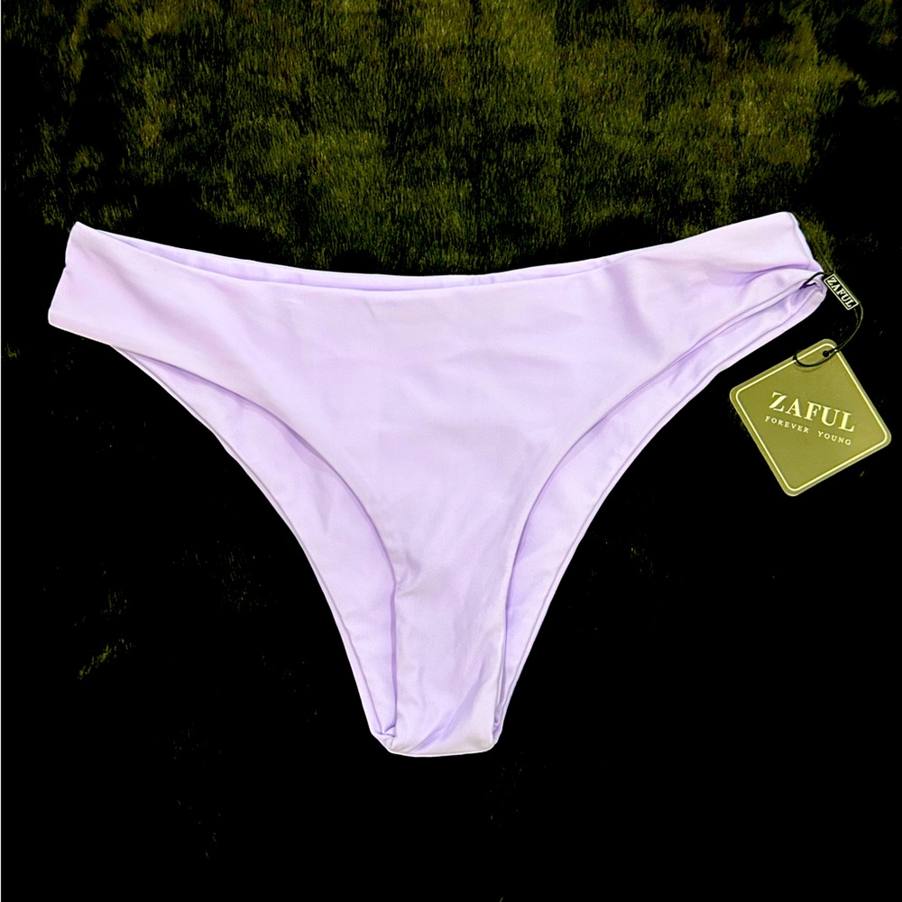 Zaful Lavender Bikini set. Top and NWT bottom. Sz large. Great color!